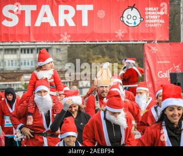 Brockwell Park, London, UK, 08th Dec 2019. Around 3000 Santa runners dressed as Father Christmas join in the annual London Santa Dash 2019. This year's 5k and 10k routes for runners of all ages leads through Brockwell Park, South London. The Santa Dash raises money to give seriously ill children at Great Ormond Street Hospital (GOSH) the chance of a better future. Stock Photo