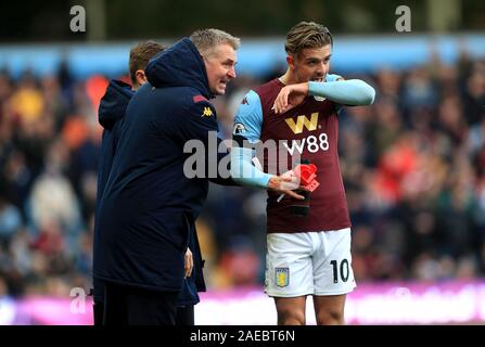 Aston Villa's manager Dean Smith gives instructions to Jack Grealish during the Premier League match at Villa Park, Birmingham. Stock Photo