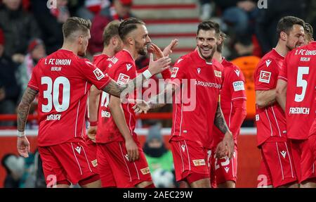 Berlin, Germany. 08th Dec, 2019. Soccer: Bundesliga, 1st FC Union Berlin - 1st FC Cologne, 14th matchday, stadium An der Alten Försterei. Berlin's Robert Andrich (l) claps his hands after Andersson's 1:0 goal with team mate Christopher Trimmel (4th from l). Credit: Andreas Gora/dpa - IMPORTANT NOTE: In accordance with the requirements of the DFL Deutsche Fußball Liga or the DFB Deutscher Fußball-Bund, it is prohibited to use or have used photographs taken in the stadium and/or the match in the form of sequence images and/or video-like photo sequences./dpa/Alamy Live News Stock Photo