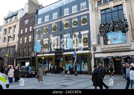 Tiffany & Co. Jewelry store exterior and Christmas shoppers with shopping bags on Old Bond Street in Mayfair London W1 England UK  KATHY DEWITT Stock Photo