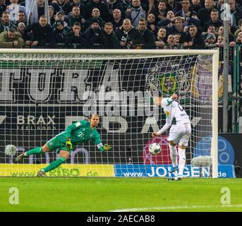 sports, football, Bundesliga, 2019/2020, Borussia Moenchengladbach vs. FC Bayern Munich 2-1, Stadium Borussia Park, 2-1 winning goal to Gladbach, Rami Ramy Bensebaini (MG) right converts a penalty resulting from a foul against keeper Manuel Neuer (FCB), DFL REGULATIONS PROHIBIT ANY USE OF PHOTOGRAPHS AS IMAGE SEQUENCES AND/OR QUASI-VIDEO Stock Photo