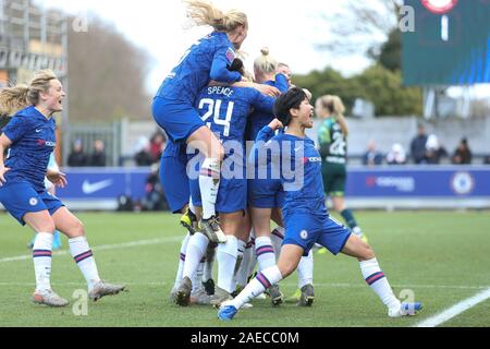 Kingston, UK. 17th Nov, 2019. The Chelsea squad celebrate the winning goal during the Barclays FA Women's Super League match between Chelsea and Manchester City at the Cherry Red Records Stadium, Kingston on Sunday 8th December 2019. (Credit: Jacques Feeney | MI News) Photograph may only be used for newspaper and/or magazine editorial purposes, license required for commercial use Credit: MI News & Sport /Alamy Live News Stock Photo