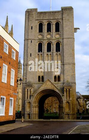 The four-storey Norman Tower Gatehouse at Bury St Edmunds Abbey which dates from 1120 to 1148, Suffolk, England, Stock Photo