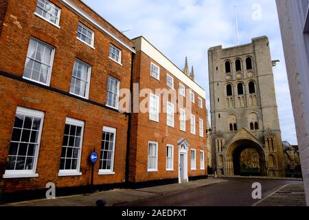 The four-storey Norman Tower Gatehouse at Bury St Edmunds Abbey which dates from 1120 to 1148, Suffolk, England, Stock Photo