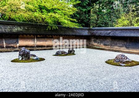 Rock zen garden at Ryoanji Temple, Kyoto, Japan Stock Photo