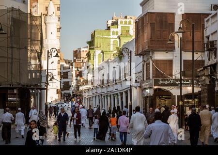 View of the Souk al Alawi Street, the greenish Noorwali coral town house and the Al Ma'amar Mosque at the historic district Al Balad in Jeddah, KSA Stock Photo