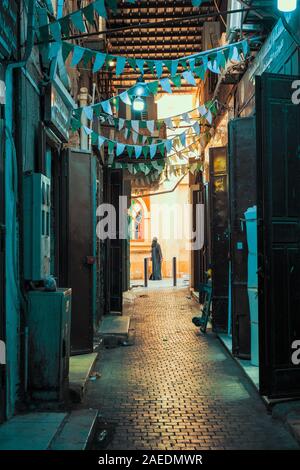 Woman wearing abaya shopping at the roofed section of the Souk Baab Makkah at the historic district Al Balad in Jeddah, KSA, Saudi Arabia Stock Photo