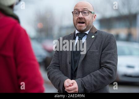 Glasgow, UK. 22 November 2019. Pictured: Patrick Harvie MSP - Co Leader of the Scottish Green Party campaigns with local candidates, councillors and party members for the abolition of the home office.  Credit: Colin Fisher/Alamy Live News. Stock Photo