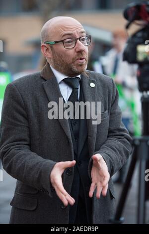 Glasgow, UK. 22 November 2019. Pictured: Patrick Harvie MSP - Co Leader of the Scottish Green Party campaigns with local candidates, councillors and party members for the abolition of the home office.  Credit: Colin Fisher/Alamy Live News. Stock Photo