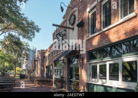 WINTER GARDEN, FLORIDA: MAY 29, 2019 - Plant Street Market a brick building featuring  local organic food vendors, craft beer bars and outside seating Stock Photo