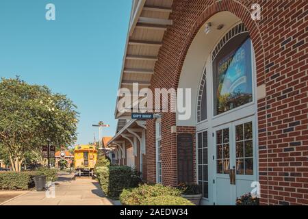 WINTER GARDEN, FLORIDA: MAY 29, 2019 - Entrance to the Heritage Museum. A yellow railroad car sits outside the museum on the sidewalk in the downtown . Stock Photo