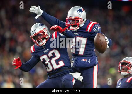 New England Patriots safety Sergio Brown (31) charges up field