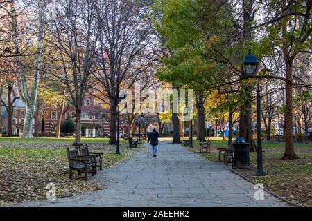 Philadelphia, Pennsylvania - November 25, 2019: Old man walking on Washington Square in downtown Philadelphia, Pennsylvania Stock Photo