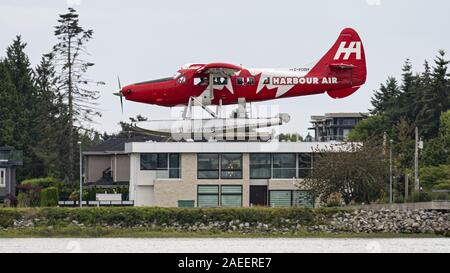 Richmond, British Columbia, Canada. 11th Aug, 2019. A Harbour Air Seaplanes De Havilland Canada DHC-3T Turbine Otter floatplane (C-FODH), painted in special ''Canada 150'' livery, on final approach for landing at Vancouver International Water Airport, located on the Fraser River, adjacent to the South Terminal of Vancouver International Airport, Richmond, B.C. on Sunday, August 11, 2019. Credit: Bayne Stanley/ZUMA Wire/Alamy Live News Stock Photo