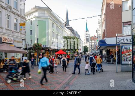 Gelsenkirchen, Ruhr area, North Rhine-Westphalia, Germany - shops in the pedestrian zone, Bahnhofstrasse in Gelsenkirchen-Altstadt. Gelsenkirchen, Ruh Stock Photo