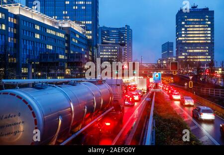 Essen, Ruhr area, North Rhine-Westphalia, Germany - Truck on the A40 motorway during evening hours in Essen city centre. Essen, Ruhrgebiet, Nordrhein- Stock Photo