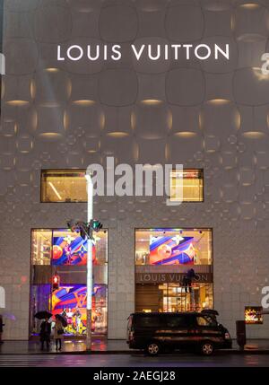 Louis Vuitton store, Ginza, Tokyo, Japan Stock Photo