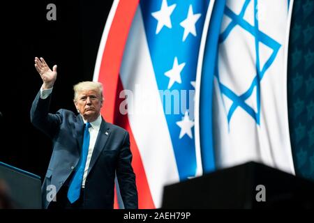 President Donald Trump waves as Israeli Prime Minister Benjamin ...