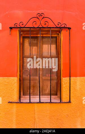 Windows In Mexico Architectural detail of a window - GUANAJUATO, MEXICO Stock Photo - Alamy