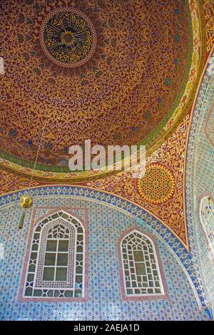 The Privy Room of Murad III in Topkapi Palace Harem in Istanbul, Turkey. Decorated with blue and white and coral red Iznik tiles Stock Photo