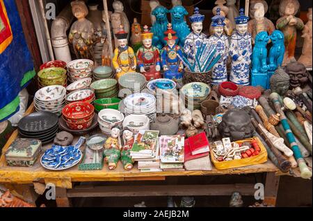 Ceramic souvenirs on market stall, Shanghai, China Stock Photo