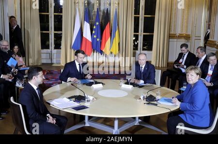 Paris, France. 09th Dec, 2019. The leaders of Ukrainian, France, Russia and Germany take their places for the start of the Normandy Format Summit meeting at the Elysee Palace December 9, 2019 in Paris, France. Sitting from left to right are: Ukraine President Vladimir Zelensky, French President Emmanuel Macron, Russian President Vladimir Putin and German Chancellor Angela Merkel. Credit: Alexei Nikolsky/Kremlin Pool/Alamy Live News