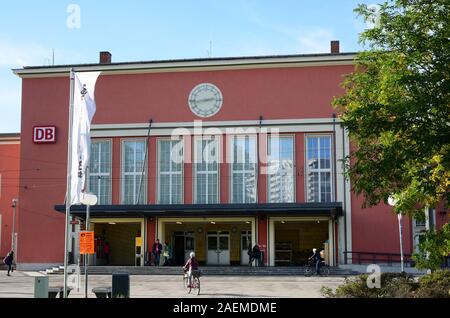 Dessau, Germany. 22nd Oct, 2019. Passengers walk in front of Dessau main station. Credit: Waltraud Grubitzsch/dpa-Zentralbild/ZB/dpa/Alamy Live News Stock Photo