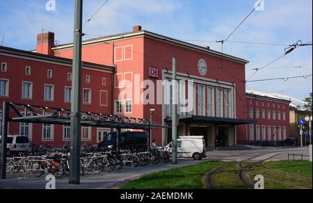 Dessau, Germany. 22nd Oct, 2019. Passengers walk in front of Dessau main station. Credit: Waltraud Grubitzsch/dpa-Zentralbild/ZB/dpa/Alamy Live News Stock Photo