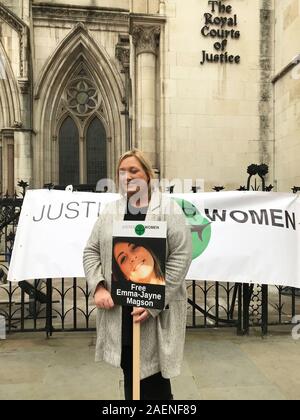 Emma-Jayne Magson's mother Joanne Smith outside the Royal Courts of Justice ahead of her daughter's appeal. 26-year-old Emma-Jayne Magson was found guilty of murder and sentenced to life imprisonment after she knifed James Knight in the heart with a steak knife in March 2016. Stock Photo