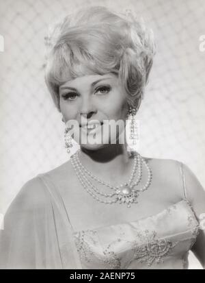 Margit Schramm, deutsche Opern-, Lied- und Operettensängerin / Sopran, Deutschand 1960er Jahre. German opera and operette singer Margit Schramm, Germany 1960s. Stock Photo