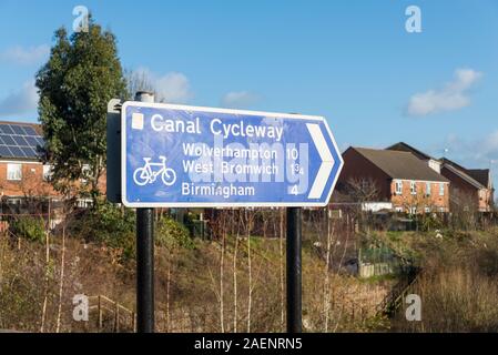 Canal cycleway direction sign for cyclists on the Old Main Line Canal in Smethwick,West Midlands,distance to Birmingham and Wolverhampton. Stock Photo