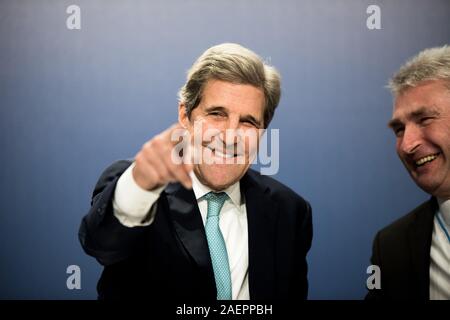 Madrid, Spain. 10th Dec, 2019. MADRID, SPAIN - DECEMBER 10 2019: John Kerry (left), Carnegie Endowment for International Peace, United States of America and Andreas Pinkwart (right), Minister of Economic Affairs, Innovation, Digitisation and Energy of the State of North Rhine Westphalia, Germany during the conference.UN Climate Change Conference COP 25 in Madrid, Spain. Credit: SOPA Images Limited/Alamy Live News Stock Photo