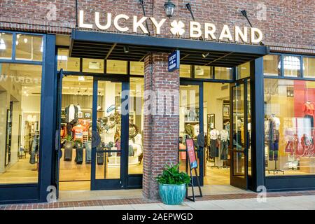 Front entrance of a Lucky Brand retail store in Old Orchard Shopping Center  in Skokie, Illinois Stock Photo - Alamy
