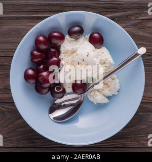 calories, nutrition facts, snacks, cherry cheesecake, greek yogurt, cream strawberry, recipes Stock Photo