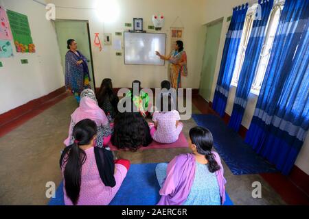Bangladeshi drug-addicted women in a counseling class at Ahsania Mission Female Drug Treatment & Rehabilitation Center in Dhaka, Bangladesh Stock Photo