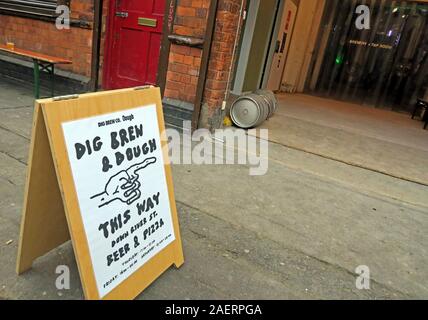 DigBrew & Dough,Beer & Pizza, Dig Brew Co,43 River St, Deritend, Digbeth,Birmingham,West Midlands,England,UK, B5 5SA Stock Photo