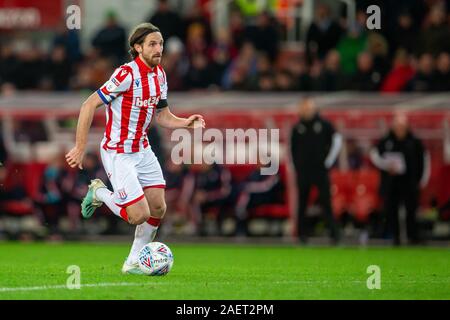 Stoke On Trent, UK. 10th Dec, 2019. English Championship Football, Stoke City versus Luton Town; Joe Allen of Stoke City has his eye on the goal - Strictly Editorial Use Only. No use with unauthorized audio, video, data, fixture lists, club/league logos or 'live' services. Online in-match use limited to 120 images, no video emulation. No use in betting, games or single club/league/player publications Credit: Action Plus Sports Images/Alamy Live News Stock Photo