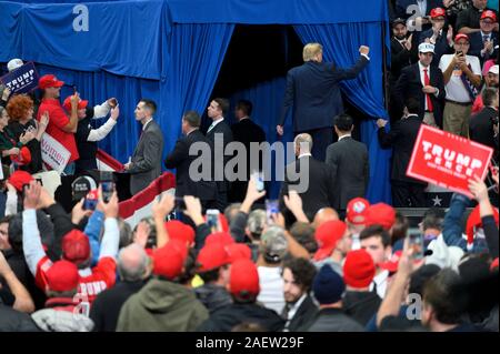 Hershey, Pennsylvania, USA. 10th December, 2019. U.S. President Donald Trump departs after a rally with Vice-President Mike Pence as they return to Pennsylvania for a a Keep America Great campaign rally at the Giant Center, in Hershey, PA, on December 10, 2019. Credit: OOgImages/Alamy Live News Stock Photo
