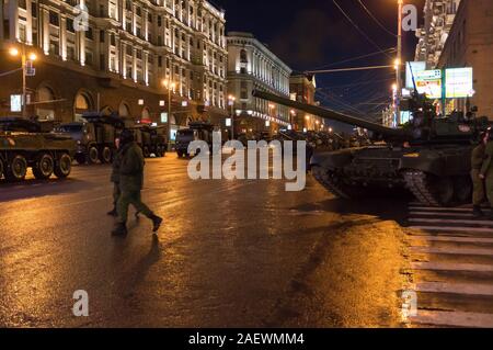 T-90 Russian battle tanks, nightlife in Moscow, Russia Stock Photo