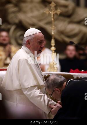Vatican City. 11th December, 2019. POPE FRANCIS during his weekly general audience. The first part was inside the St. Peter's Basilica, the second, as usual, in Paul VI Hall at the Vatican. © Evandro Inetti via ZUMA Wire) Credit: Evandro Inetti/ZUMA Wire/Alamy Live News