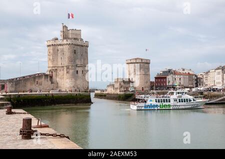 Saint-Nicolas tower and the Chain tower at the entrance of the old harbour (Vieux Port), La Rochelle, Charente-Maritime (17), Nouvelle-Aquitaine regio Stock Photo