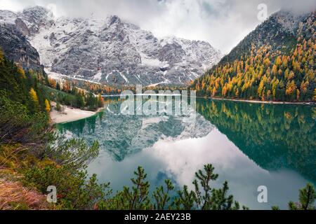 Misty morning on Braies Lake with Seekofel mount on background. Autumn landscape in Italian Alps, Naturpark Fanes-Sennes-Prags, Dolomite, Italy. Stock Photo