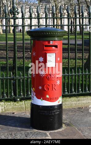Talking Postbox. Greenwich Promenade, King William Walk, London. UK ...