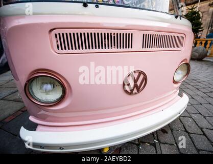 Pink vw campervan hi-res stock photography and images - Alamy