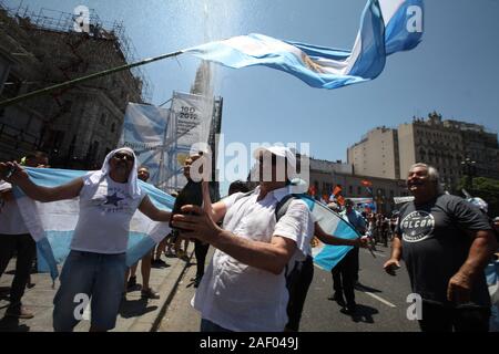 Buenos Aires, Buenos Aires, Argentina. 10th Dec, 2019. People celebrate in the streets during the Presidential inauguration of Fernandez in Argentina. Credit: Claudio Santisteban/ZUMA Wire/Alamy Live News Stock Photo