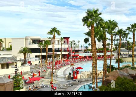 Pool at Mandalay Bay Hotel, Las Vegas, Nevada, USA Stock Photo - Alamy