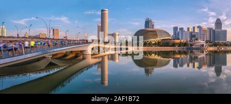 Panoramic view of Marina Bay and the waterfront promenade as runners in the annual Singapore Marathon cross the Jubilee Bridge. Stock Photo