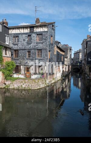 Pont-Audemer (north-western France): channel in the town The town is located in the Valley of the Risle river in the "Boucles de la Seine Normande" Re Stock Photo
