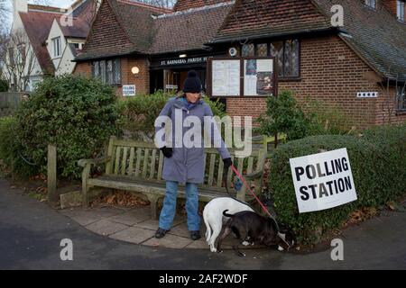 South Londoners arrive to vote at St. Barnabas community hall in Dulwich Village in the south London borough of Southwark, serving as a polling station for the UK's General Election 2 weeks before Christmas, on 12th December 2019, in London, England. (Photo by Richard Baker / In Pictures via Getty Images) Stock Photo