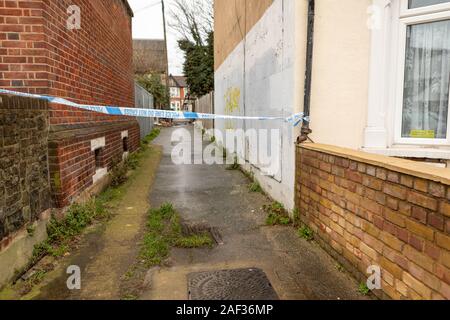 Westcliff on Sea, UK. 12th Dec, 2019. Forensic and Police officers officer's on the scene at a murder investigation. Essex Police were called at approximately  4.30am this morning to reports of a disturbance at an address in Tintern Avenue, Westcliff. Nearby alley ways are sealed off, and forensic officers searching a house in the road. Penelope Barritt/Alamy Live news. Stock Photo
